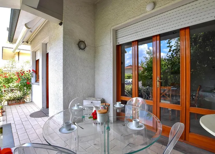 2 Bedroom Stunning Home In Lido Di Camaiore