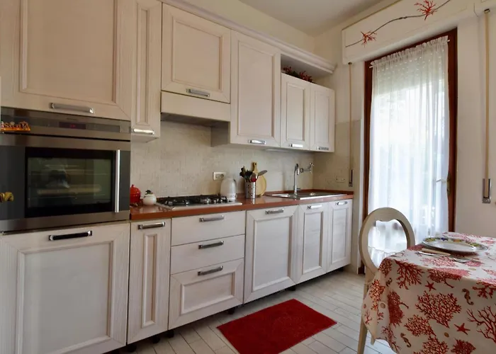2 Bedroom Stunning Home In Lido Di Camaiore